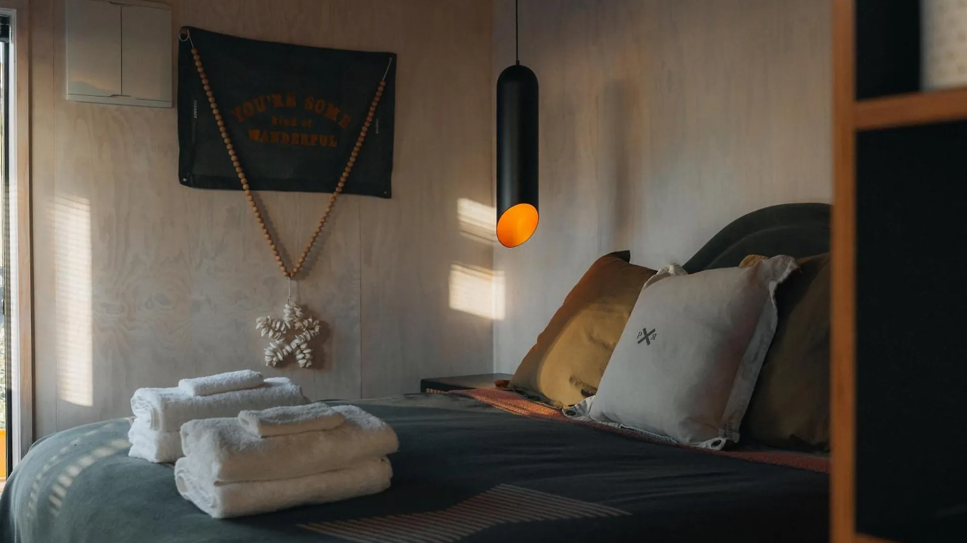 Black Hut Eco Retreat Крайстчёрч